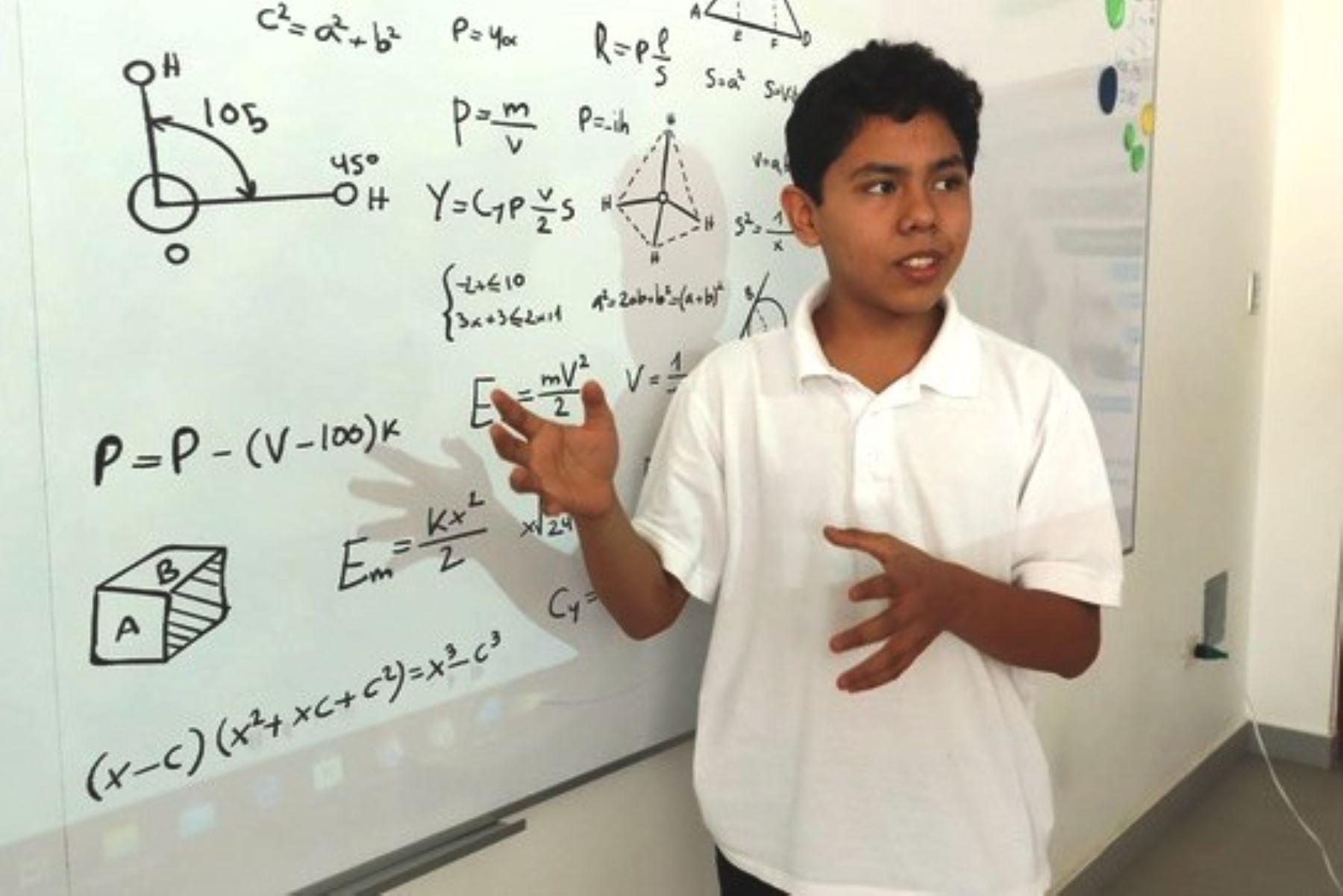 ¡Excelente Estudiantes de los COAR triunfan en Olimpiada de Matematica